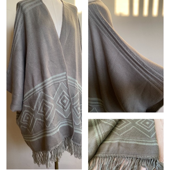 C Apparel PONCHO - Picture 1 of 7